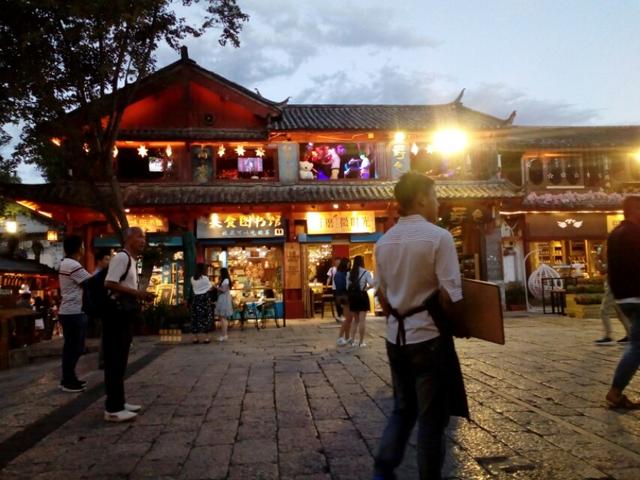 麗江什么民族多？